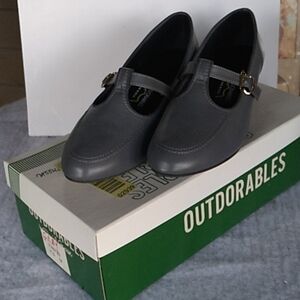 Vintage Outdoorables gray grandma 👵granny chic core
